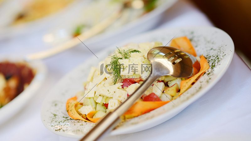 情人节定制糖果礼盒：如何挑选创意与品质并重的厂家